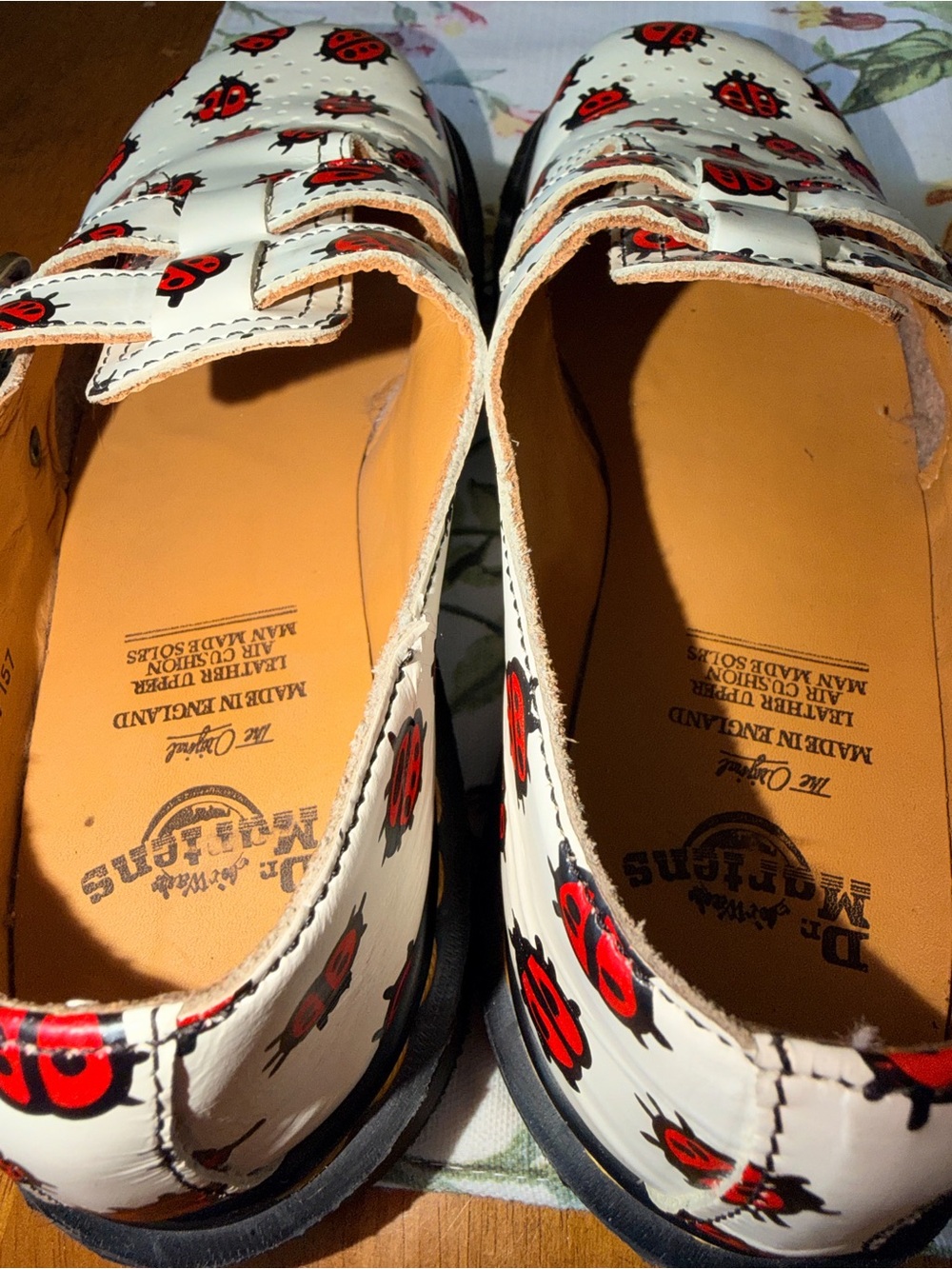 Dr. Martens 8065 Ladybug Print Mary Jane England UK 5 GUC - Picture 7 of 11